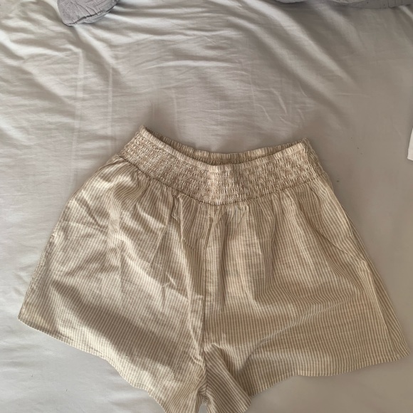 ASOS new look shirred waist short in brown stripe - Picture 4 of 6